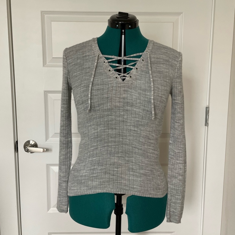 ATMOSPHERE Gray Lace Front Long Sleeve Top
